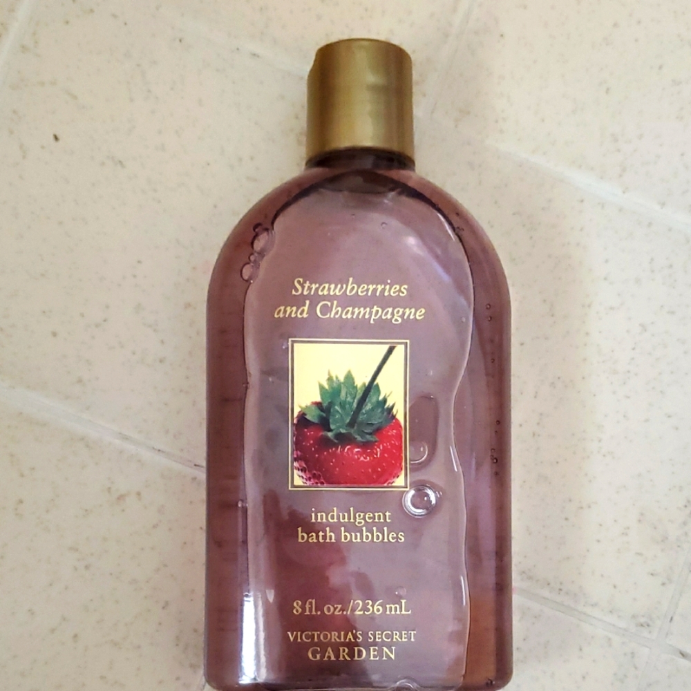 Victoria's Secret Garden Strawberries And Champagne Indulgent Bath Bubbles New